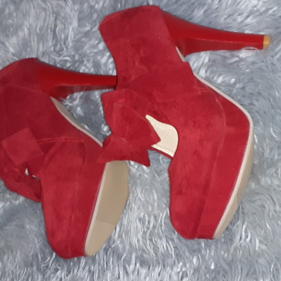 Red Velvet look 4 in heels beautiful - Picture 5 of 5